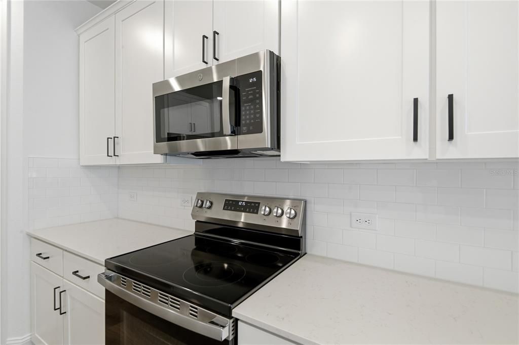 For Sale: $319,997 (4 beds, 2 baths, 1800 Square Feet)