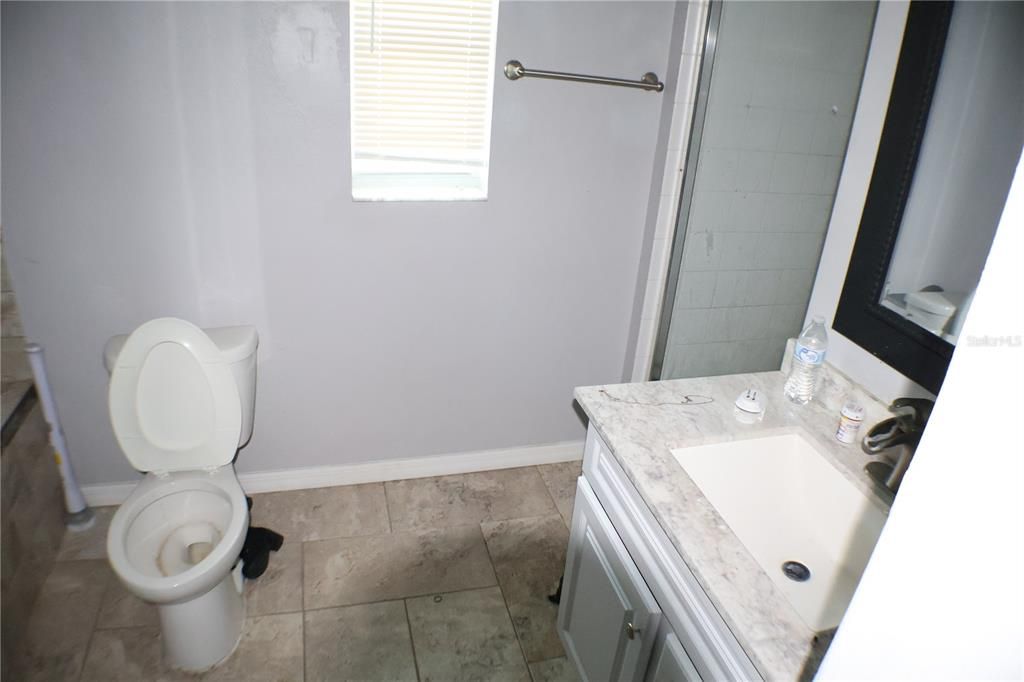 Activo con contrato: $189,000 (4 camas, 2 baños, 1599 Pies cuadrados)