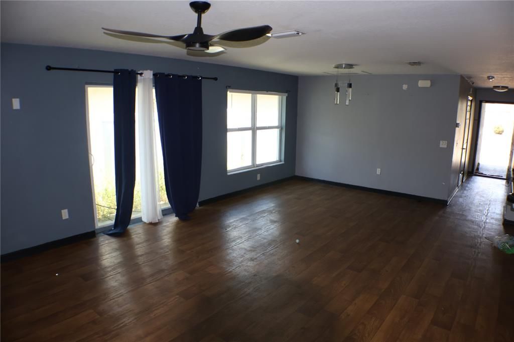 Activo con contrato: $189,000 (4 camas, 2 baños, 1599 Pies cuadrados)