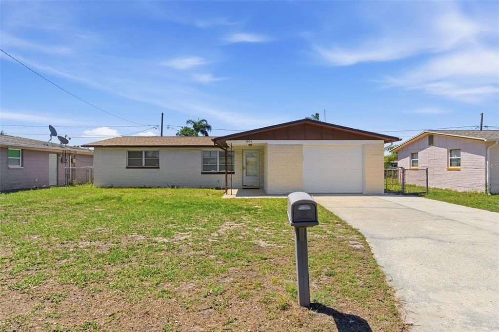 For Sale: $229,900 (2 beds, 1 baths, 948 Square Feet)