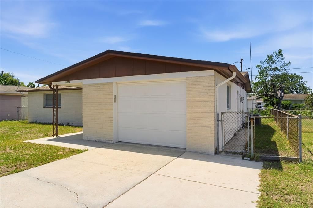 For Sale: $229,900 (2 beds, 1 baths, 948 Square Feet)