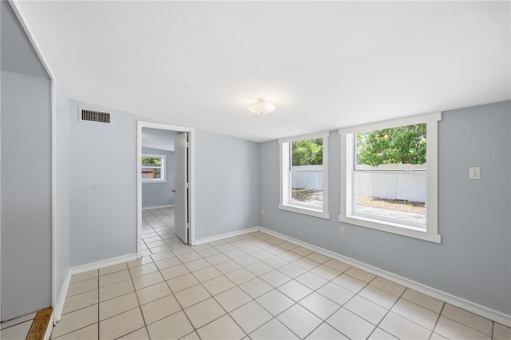Activo con contrato: $230,000 (3 camas, 2 baños, 1116 Pies cuadrados)