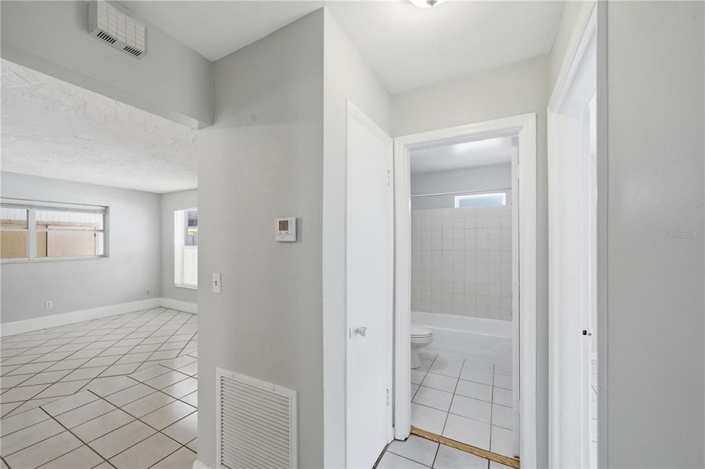 Activo con contrato: $230,000 (3 camas, 2 baños, 1116 Pies cuadrados)