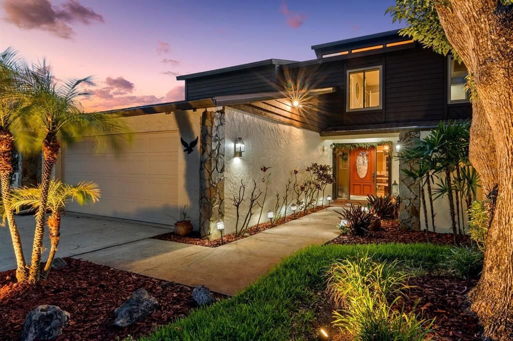 Active With Contract: $489,900 (3 beds, 2 baths, 2394 Square Feet)
