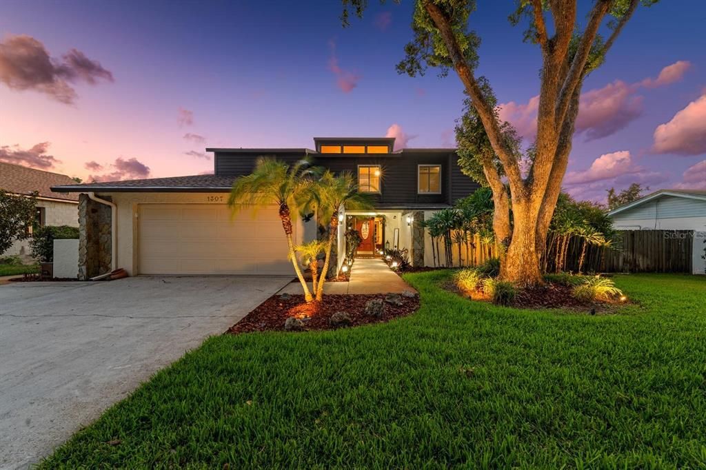 Active With Contract: $489,900 (3 beds, 2 baths, 2394 Square Feet)