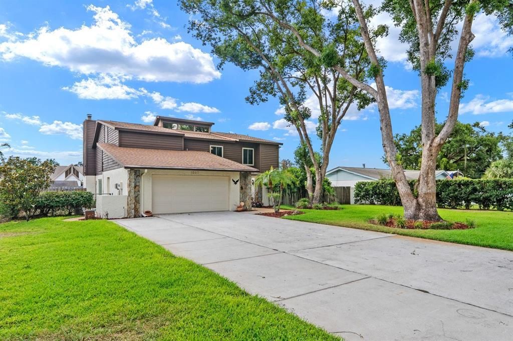 Active With Contract: $489,900 (3 beds, 2 baths, 2394 Square Feet)