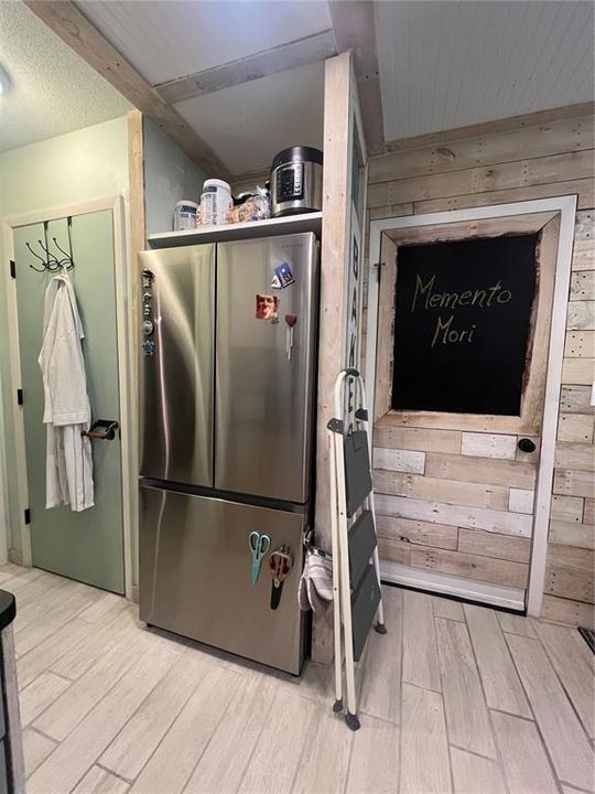 Active With Contract: $255,000 (2 beds, 2 baths, 1200 Square Feet)