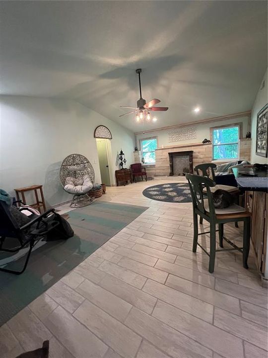 Active With Contract: $255,000 (2 beds, 2 baths, 1200 Square Feet)