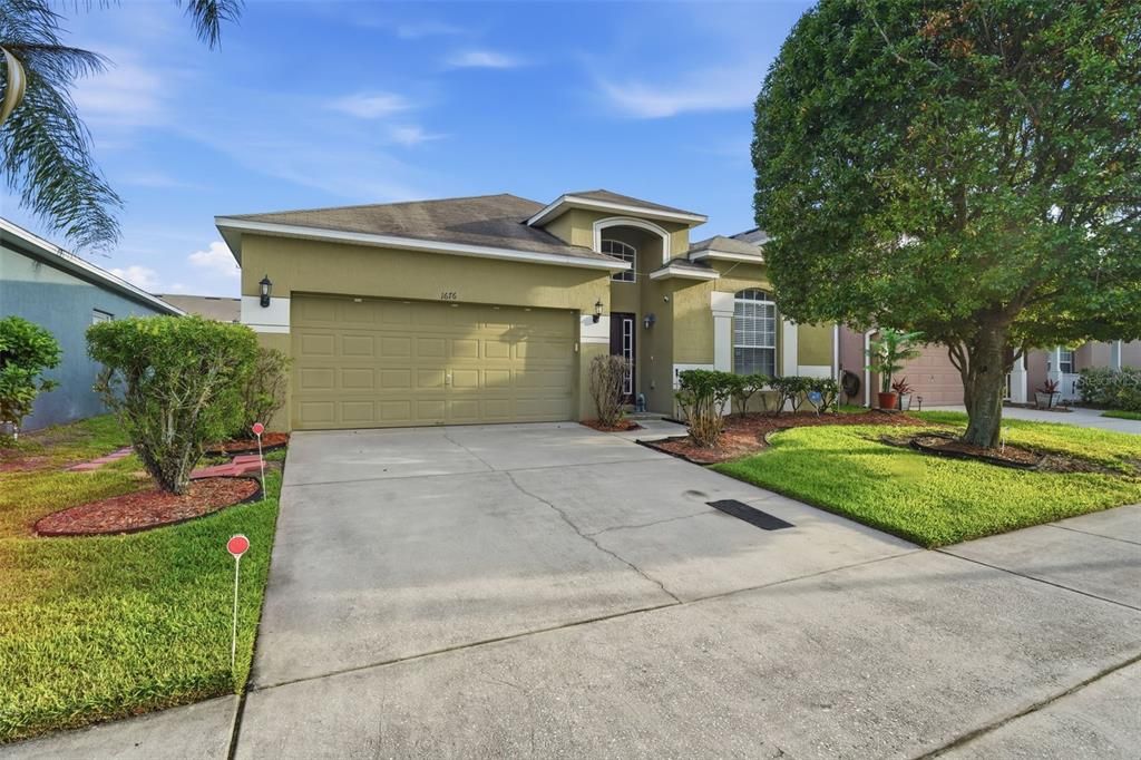 For Sale: $415,000 (4 beds, 2 baths, 1960 Square Feet)