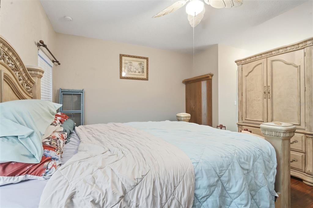 For Sale: $415,000 (4 beds, 2 baths, 1960 Square Feet)
