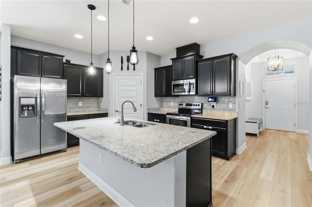 En Venta: $574,990 (3 camas, 3 baños, 2040 Pies cuadrados)