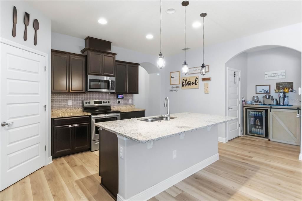 En Venta: $574,990 (3 camas, 3 baños, 2040 Pies cuadrados)