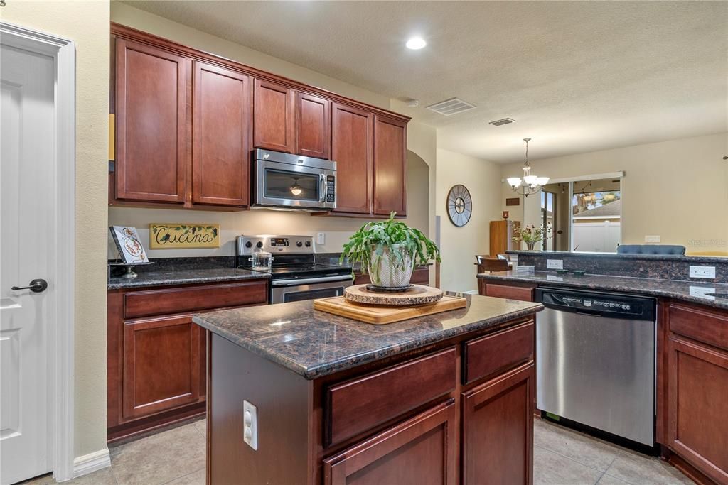 En Venta: $515,000 (3 camas, 2 baños, 2070 Pies cuadrados)