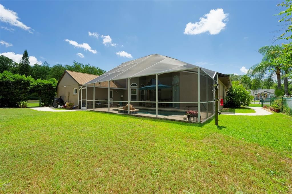 En Venta: $699,900 (4 camas, 3 baños, 2515 Pies cuadrados)