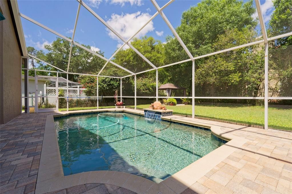 En Venta: $699,900 (4 camas, 3 baños, 2515 Pies cuadrados)
