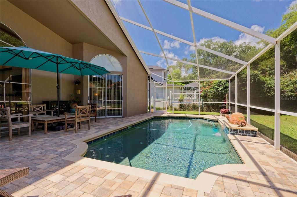 En Venta: $699,900 (4 camas, 3 baños, 2515 Pies cuadrados)