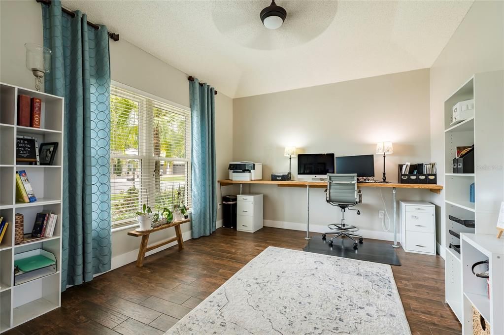 En Venta: $699,900 (4 camas, 3 baños, 2515 Pies cuadrados)