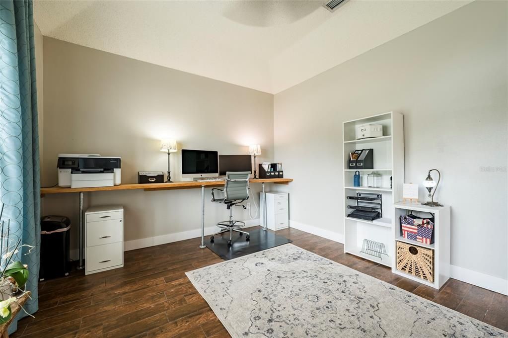 En Venta: $699,900 (4 camas, 3 baños, 2515 Pies cuadrados)