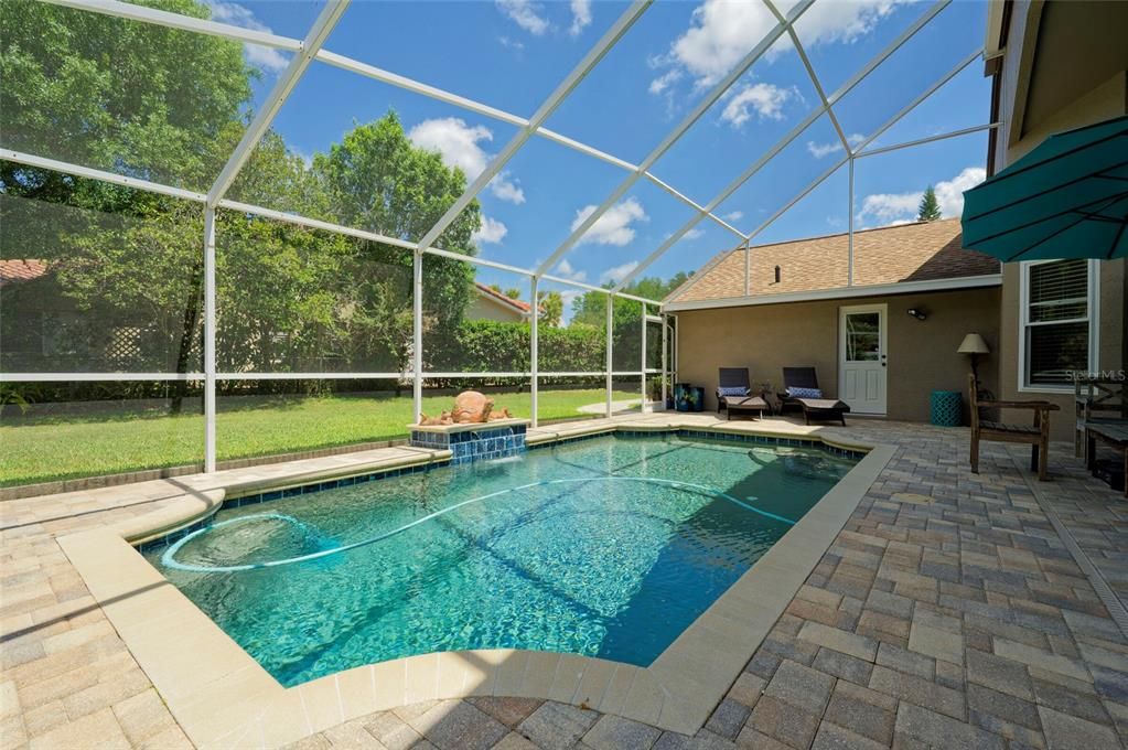 En Venta: $699,900 (4 camas, 3 baños, 2515 Pies cuadrados)