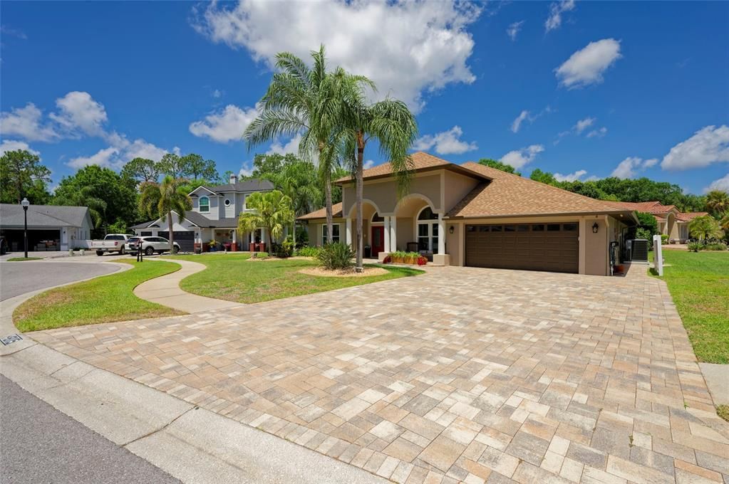 En Venta: $699,900 (4 camas, 3 baños, 2515 Pies cuadrados)