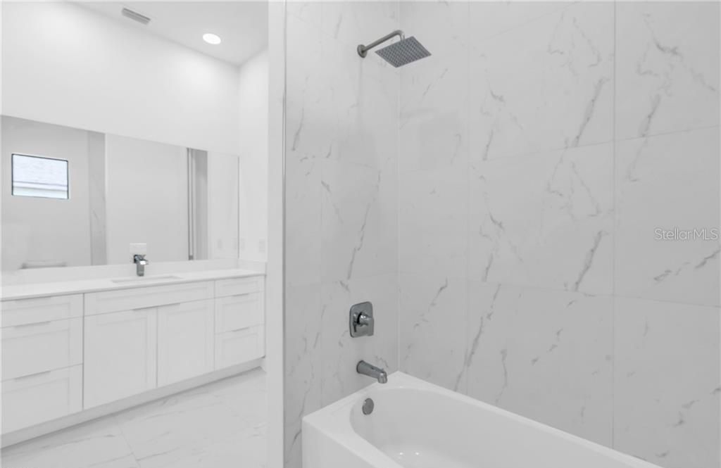 En Venta: $420,000 (4 camas, 3 baños, 1904 Pies cuadrados)
