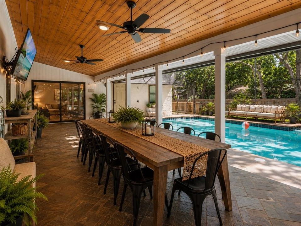 En Venta: $650,000 (4 camas, 2 baños, 2398 Pies cuadrados)