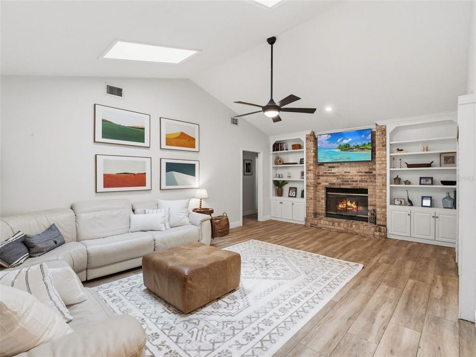 En Venta: $650,000 (4 camas, 2 baños, 2398 Pies cuadrados)