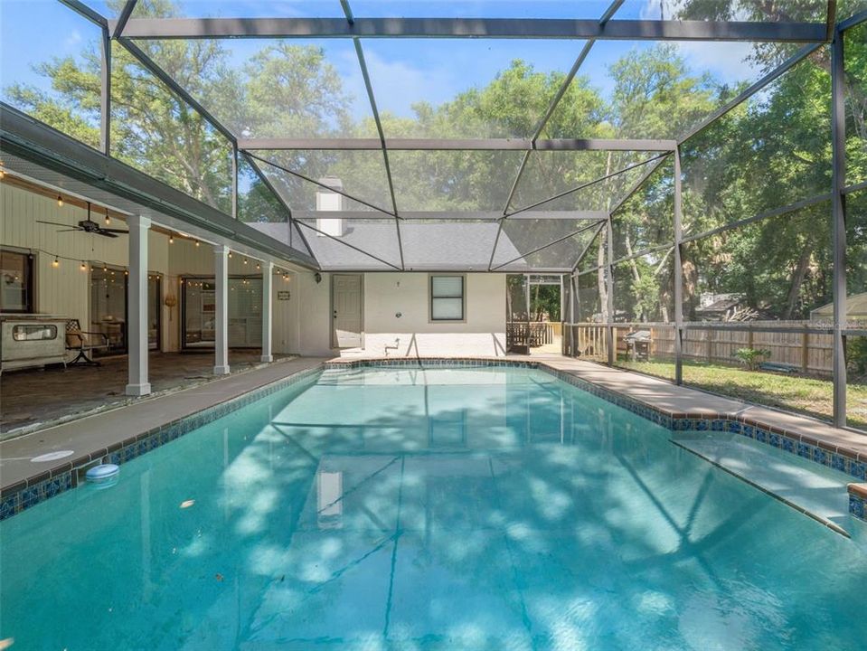 En Venta: $650,000 (4 camas, 2 baños, 2398 Pies cuadrados)