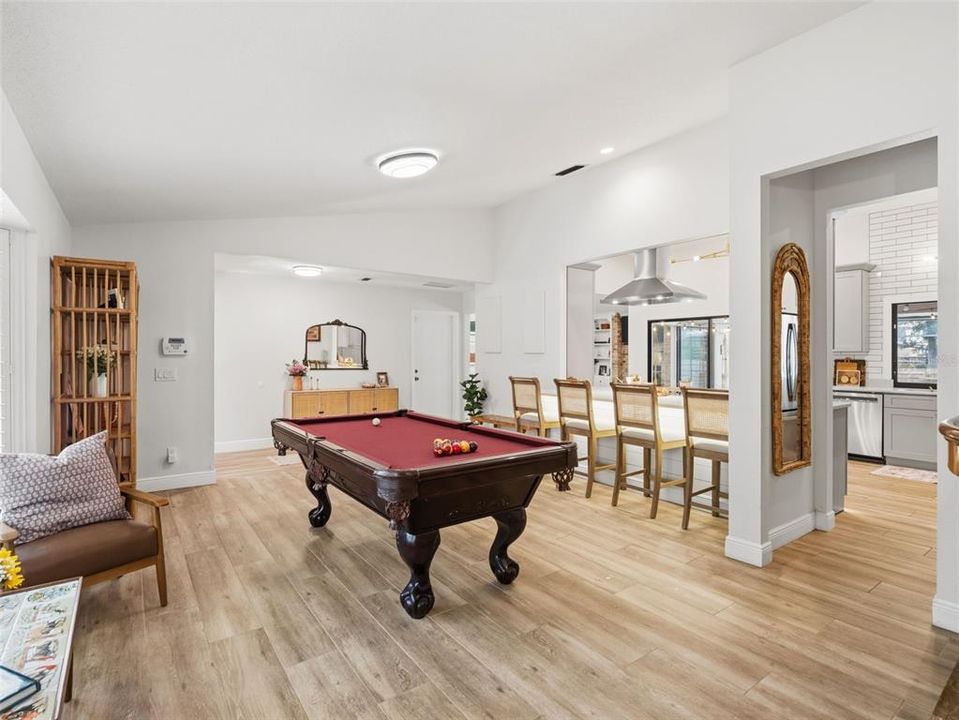 En Venta: $650,000 (4 camas, 2 baños, 2398 Pies cuadrados)