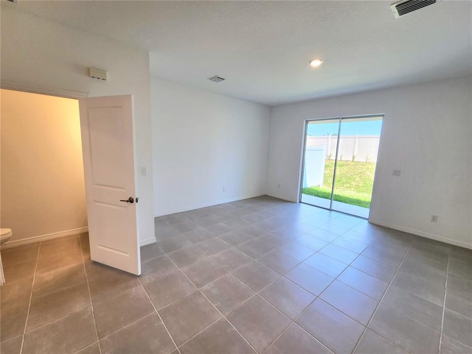 For Rent: $1,800 (2 beds, 2 baths, 1120 Square Feet)