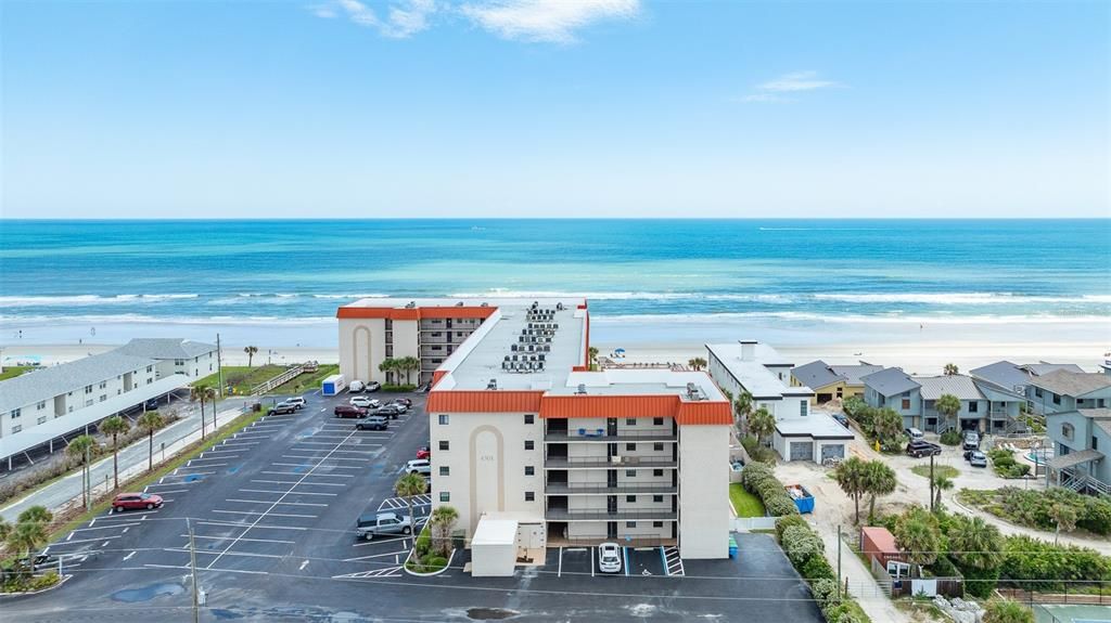 For Sale: $550,000 (2 beds, 2 baths, 996 Square Feet)