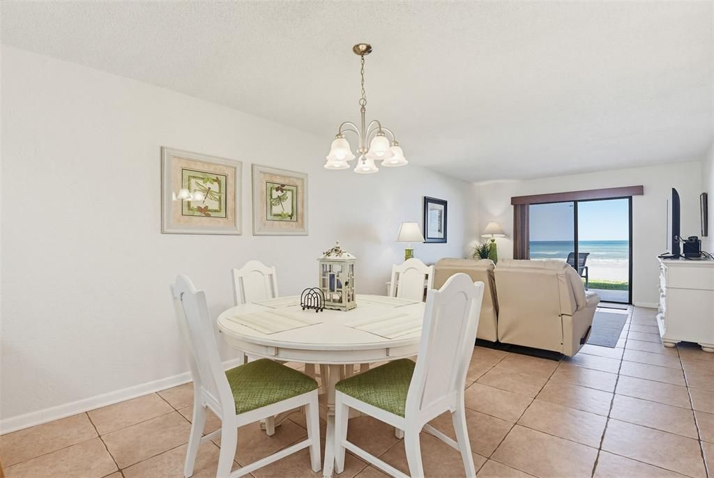 For Sale: $550,000 (2 beds, 2 baths, 996 Square Feet)