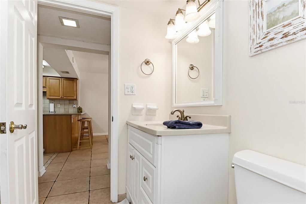 For Sale: $550,000 (2 beds, 2 baths, 996 Square Feet)