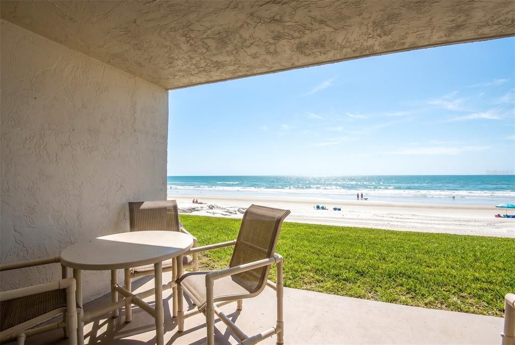 For Sale: $550,000 (2 beds, 2 baths, 996 Square Feet)
