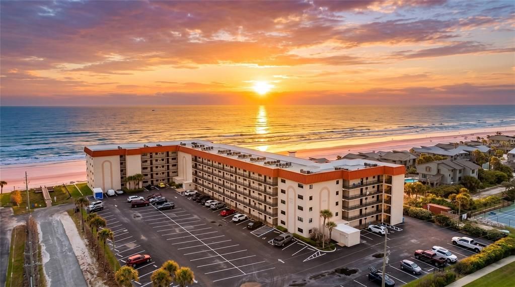 For Sale: $550,000 (2 beds, 2 baths, 996 Square Feet)