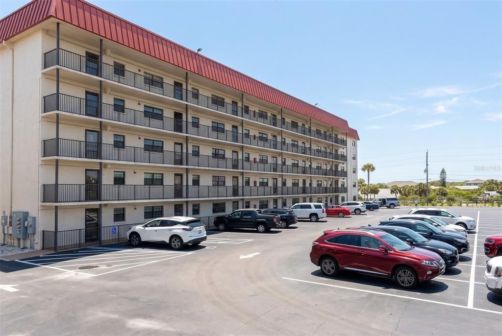 For Sale: $550,000 (2 beds, 2 baths, 996 Square Feet)