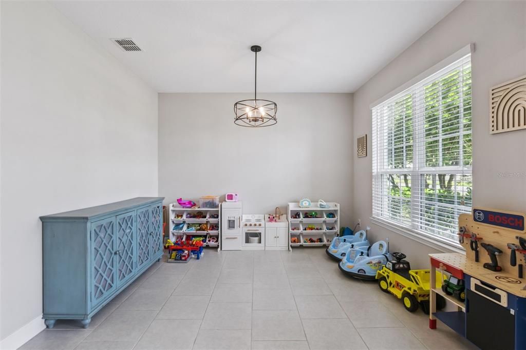 For Sale: $440,000 (4 beds, 3 baths, 2369 Square Feet)