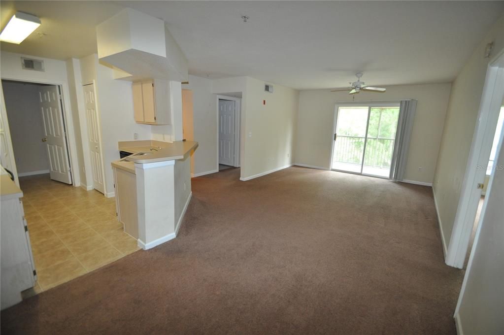 For Sale: $230,000 (2 beds, 2 baths, 1013 Square Feet)