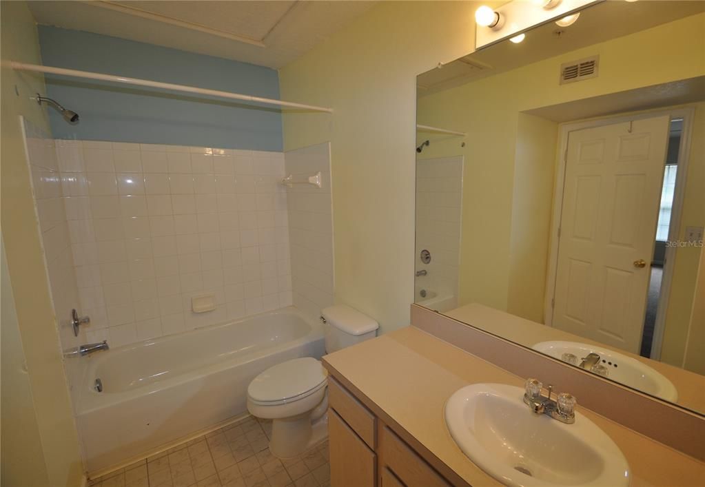 For Sale: $230,000 (2 beds, 2 baths, 1013 Square Feet)