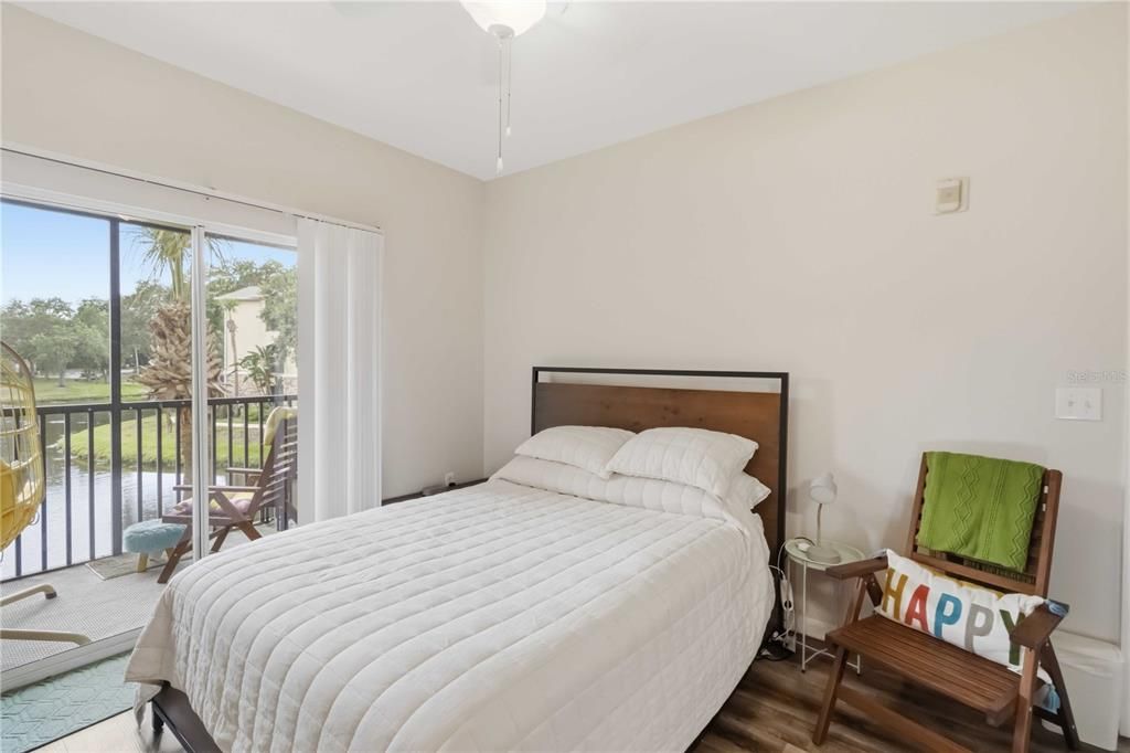 На продажу: $229,000 (2 спален, 2 ванн, 1045 Квадратных фут)