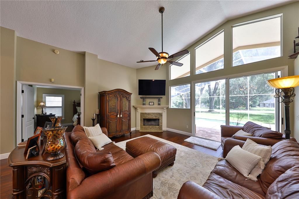 For Sale: $679,900 (4 beds, 3 baths, 2515 Square Feet)