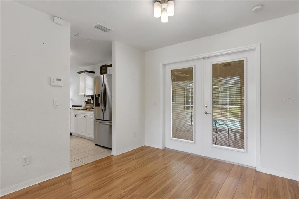 Activo con contrato: $369,000 (3 camas, 2 baños, 1728 Pies cuadrados)