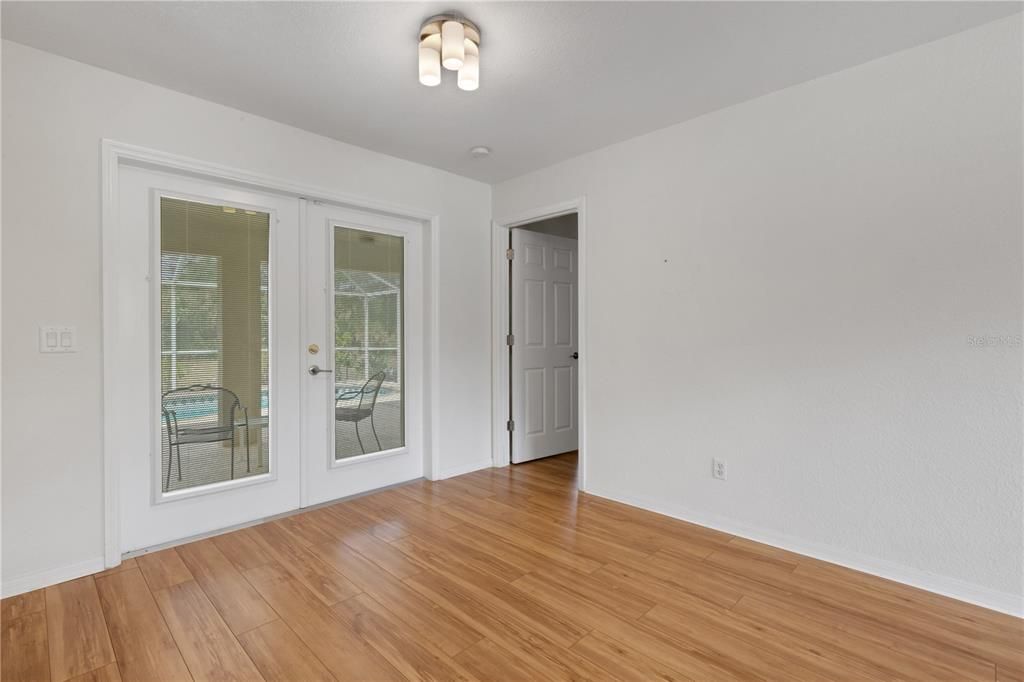 Activo con contrato: $369,000 (3 camas, 2 baños, 1728 Pies cuadrados)
