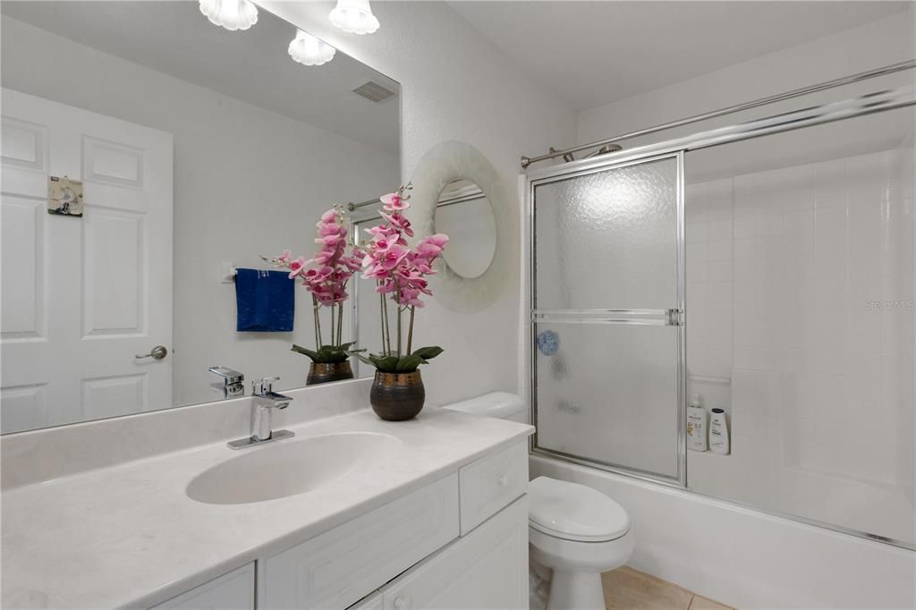 Activo con contrato: $369,000 (3 camas, 2 baños, 1728 Pies cuadrados)