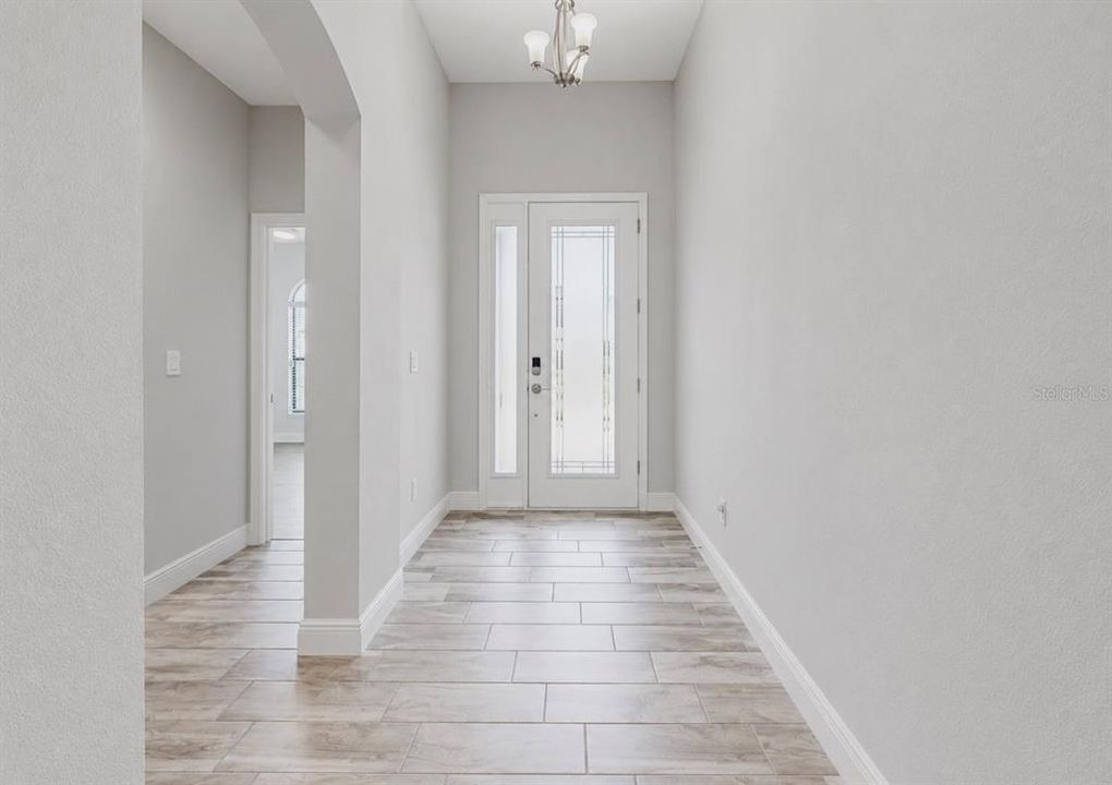Activo con contrato: $525,000 (4 camas, 2 baños, 2128 Pies cuadrados)