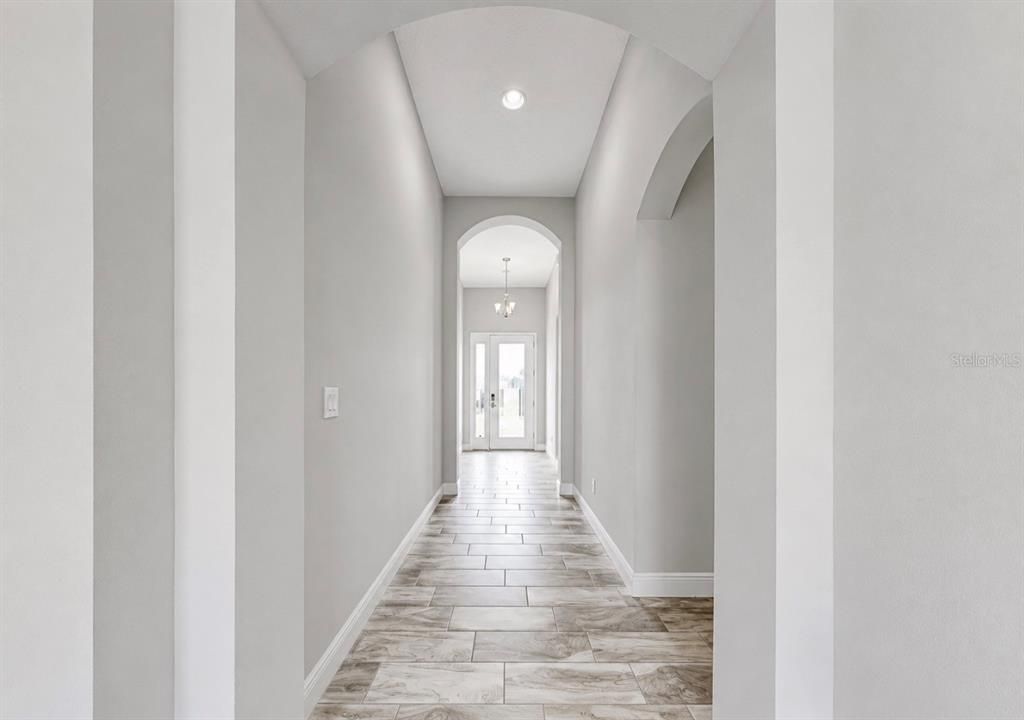 Activo con contrato: $525,000 (4 camas, 2 baños, 2128 Pies cuadrados)