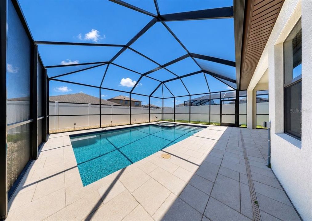 Activo con contrato: $525,000 (4 camas, 2 baños, 2128 Pies cuadrados)