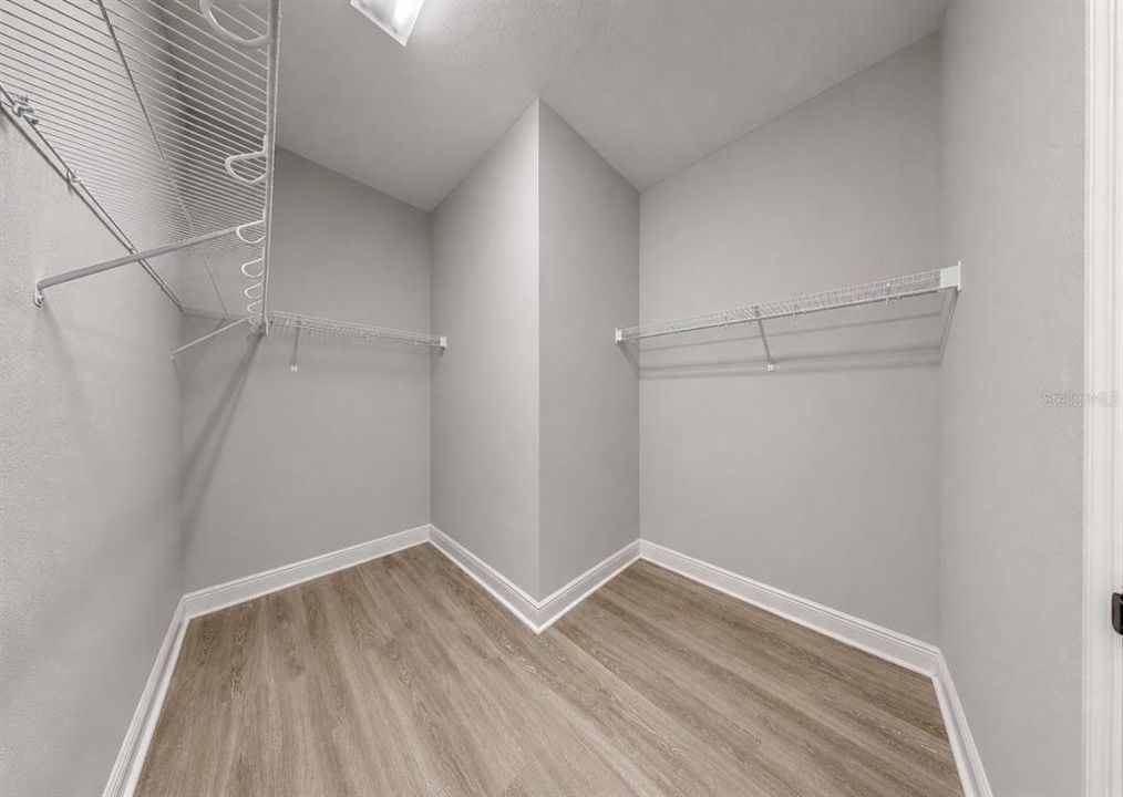 Activo con contrato: $525,000 (4 camas, 2 baños, 2128 Pies cuadrados)