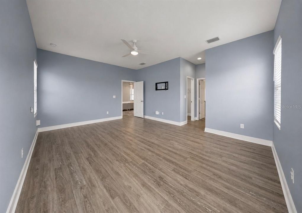 Activo con contrato: $525,000 (4 camas, 2 baños, 2128 Pies cuadrados)