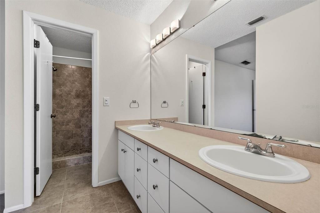 В аренду: $3,200 (2 спален, 2 ванн, 1210 Квадратных фут)